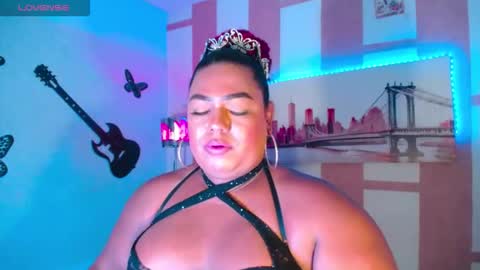 Snapshot of opraxbell chatting on November 27, 2:35 am OpraxBell online show from November 27, 2:35 am