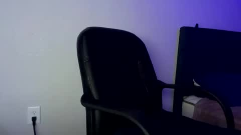 Snapshot of oralking123 chatting on December 6, 3:08 am oralking123 online show from December 6, 3:08 am