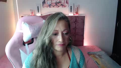 Snapshot of oriana_100 chatting on December 4, 8:29 pm oriana_100 online show from December 4, 8:29 pm