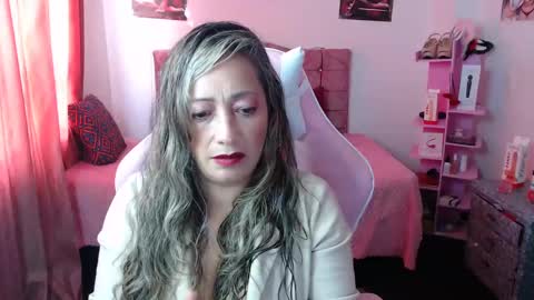 Snapshot of oriana_100 chatting on February 17, 7:10 pm oriana_100 online show from February 17, 7:10 pm