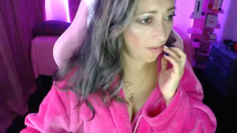 Snapshot of oriana_100 chatting on March 12, 6:07 am oriana_100 online show from March 12, 6:07 am