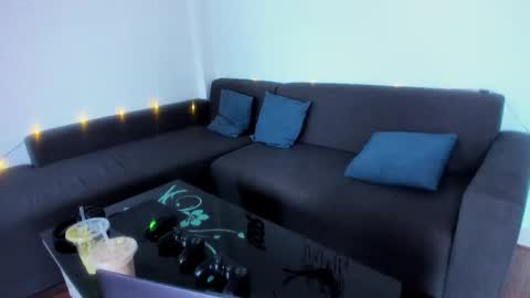 Fansly and Instagram -  online show from March 5, 10:00 am