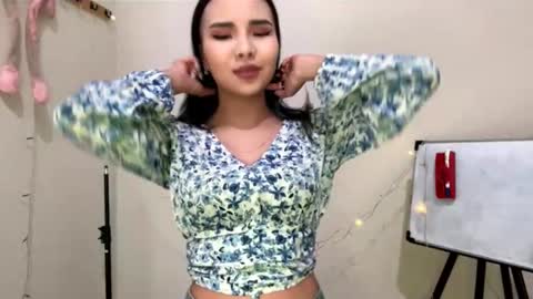 Snapshot of orphaajayi chatting on November 28, 7:33 am Angel online show from November 28, 7:33 am