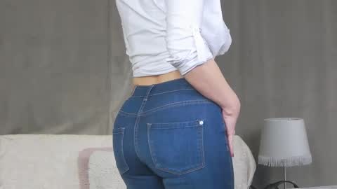 Snapshot of ortensialady76444316 chatting on February 11, 5:18 pm Ortensialady online show from February 11, 5:18 pm