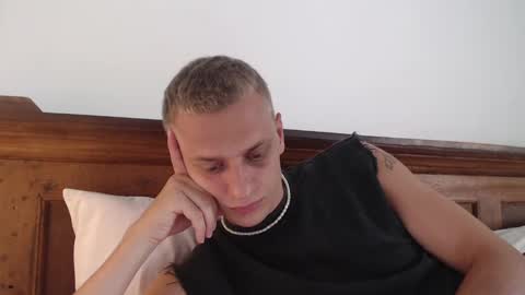 Snapshot of oscar_sssky chatting on February 7, 8:11 am Oscar online show from February 7, 8:11 am