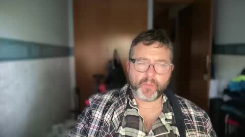 Snapshot of oscarbcncat chatting on May 18, 4:24 pm oscarbcncat online show from May 18, 4:24 pm