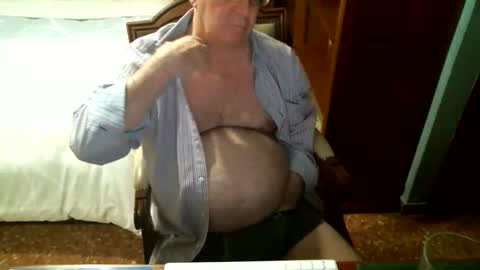 Snapshot of oscarw chatting on December 15, 5:39 pm Oscar online show from December 15, 5:39 pm