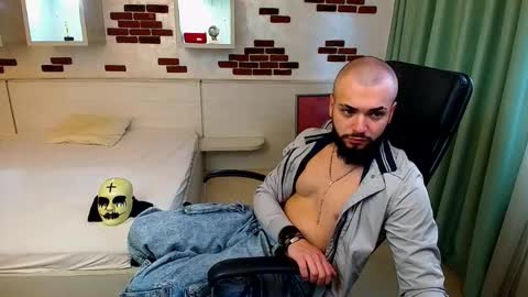 OscarWills online show from May 8, 5:24 am