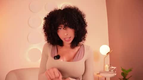 Oshun  online show from March 20, 12:10 pm