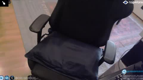 Snapshot of osirisbad chatting on December 1, 8:53 pm osirisbad online show from December 1, 8:53 pm