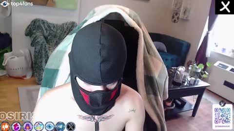 Snapshot of osirisbad chatting on February 16, 8:33 pm osirisbad online show from February 16, 8:33 pm