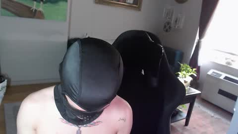 Snapshot of osirisbad chatting on March 1, 9:59 pm osirisbad online show from March 1, 9:59 pm