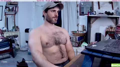 Snapshot of osito_blanco chatting on May 20, 10:27 pm Osito Blanco online show from May 20, 10:27 pm