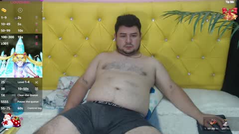 Snapshot of oso_gael chatting on December 13, 6:05 pm Bear Gael online show from December 13, 6:05 pm