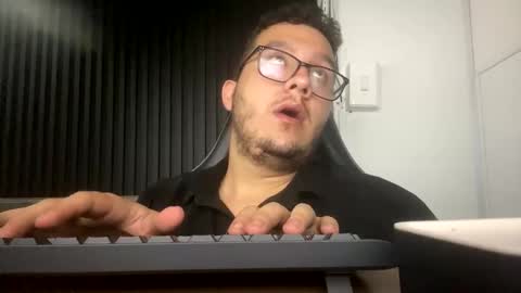 Snapshot of osomalicioso chatting on September 30, 5:12 am juan online show from September 30, 5:12 am