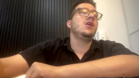 Snapshot of osomalicioso chatting on October 19, 9:54 am juan online show from October 19, 9:54 am