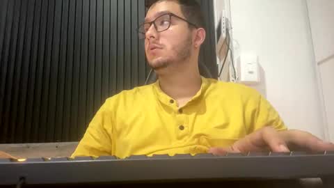 Snapshot of osomalicioso chatting on October 24, 3:03 am juan online show from October 24, 3:03 am