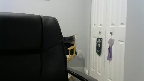 Ossi online show from December 17, 11:44 pm