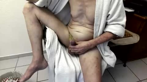 Snapshot of osterhaase chatting on March 3, 7:25 am osterhaase online show from March 3, 7:25 am