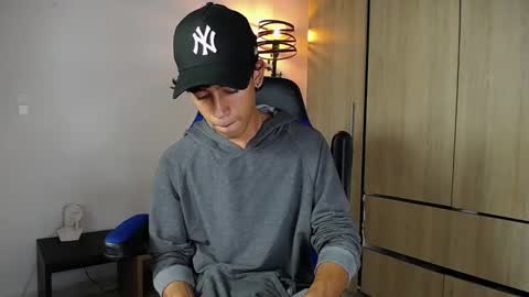 Snapshot of ostin_18hot chatting on December 21, 7:38 pm ostin 18hot online show from December 21, 7:38 pm