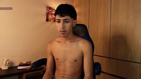 Snapshot of ostin_18hot chatting on January 7, 3:35 am ostin 18hot online show from January 7, 3:35 am