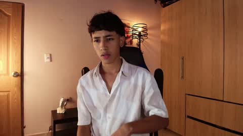 Snapshot of ostin_18hot chatting on January 10, 2:04 am ostin 18hot online show from January 10, 2:04 am