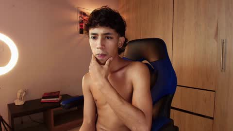 Snapshot of ostin_18hot chatting on January 14, 5:30 am ostin 18hot online show from January 14, 5:30 am