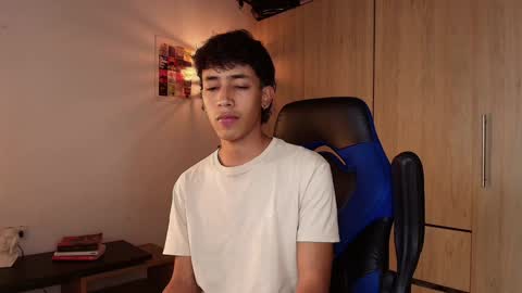 Snapshot of ostin_18hot chatting on January 23, 2:02 am ostin 18hot online show from January 23, 2:02 am