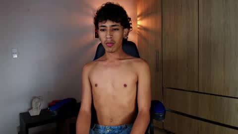 Snapshot of ostin_18hot chatting on February 12, 2:14 am ostin 18hot online show from February 12, 2:14 am