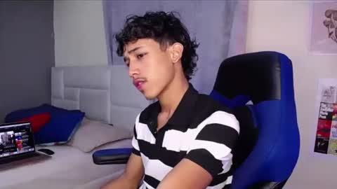 Snapshot of ostin_18hot chatting on September 12, 2:33 am ostin 18hot online show from September 12, 2:33 am