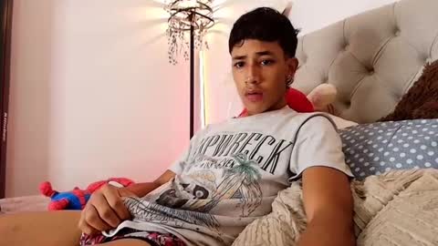 Snapshot of ostin_18hot chatting on November 13, 4:33 am ostin 18hot online show from November 13, 4:33 am