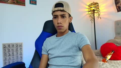 Snapshot of ostin_18hot chatting on November 30, 1:53 am ostin 18hot online show from November 30, 1:53 am