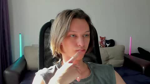 Snapshot of ostin_meoww chatting on April 24, 10:39 am Ostin online show from April 24, 10:39 am