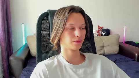 Snapshot of ostin_meoww chatting on April 27, 9:40 am Ostin online show from April 27, 9:40 am