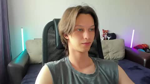 Snapshot of ostin_meoww chatting on May 28, 8:22 am Ostin online show from May 28, 8:22 am