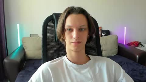 Snapshot of ostin_meoww chatting on June 3, 9:01 am Ostin online show from June 3, 9:01 am