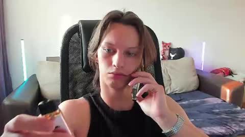 Snapshot of ostin_meoww chatting on June 15, 1:02 pm Ostin online show from June 15, 1:02 pm