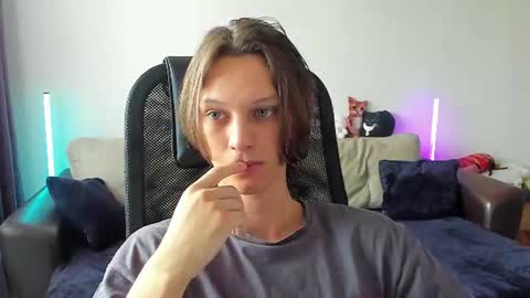 Snapshot of ostin_meoww chatting on June 18, 7:19 am Ostin online show from June 18, 7:19 am