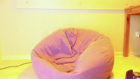 Otis online show from December 14, 9:24 pm