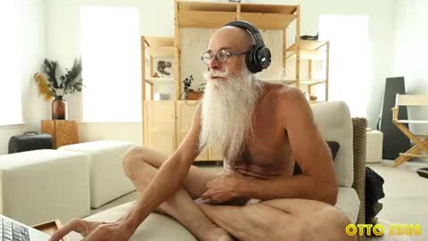 Snapshot of ottozeus chatting on June 16, 11:40 pm Otto Zeus online show from June 16, 11:40 pm