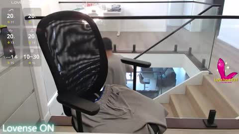 Snapshot of outdoornakedguy11_007 chatting on April 2, 4:43 am outdoornakedguy11_007 online show from April 2, 4:43 am