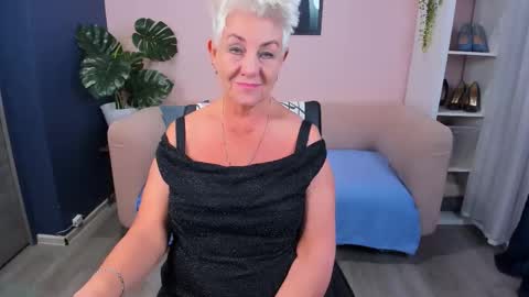 Snapshot of over50games chatting on October 24, 8:44 am Alla online show from October 24, 8:44 am