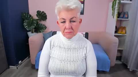 Snapshot of over50games chatting on November 5, 8:25 am Alla online show from November 5, 8:25 am