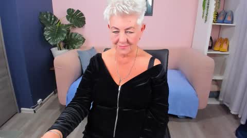 Snapshot of over50games chatting on November 7, 8:47 am Alla online show from November 7, 8:47 am