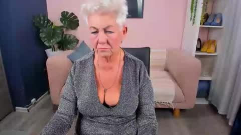 Snapshot of over50games chatting on November 28, 8:50 am Alla online show from November 28, 8:50 am