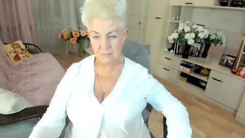 Snapshot of over50games chatting on December 18, 1:50 pm Alla online show from December 18, 1:50 pm