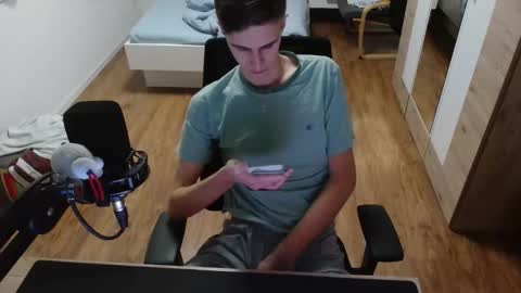 OverkneeBabe online show from December 15, 9:52 pm