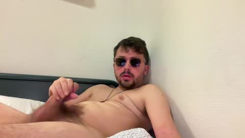 Snapshot of ovidius96 chatting on December 3, 11:02 pm ovidius96 online show from December 3, 11:02 pm