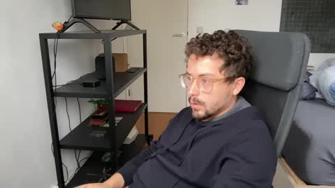 Snapshot of ovidius96 chatting on September 18, 12:18 pm ovidius96 online show from September 18, 12:18 pm