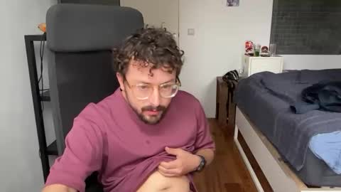 Snapshot of ovidius96 chatting on October 3, 2:03 pm ovidius96 online show from October 3, 2:03 pm